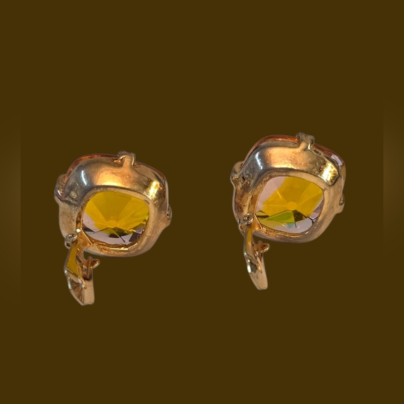 Hattie Carnegie Vintage Square Thick Glass Gold Tone Clip On Earrings - Picture 5 of 6